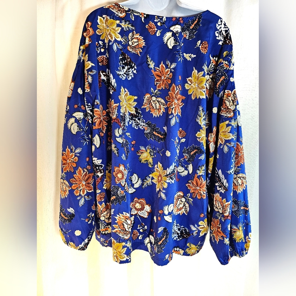 2/$20 Jaquline Design Studio 3X Keyhole Neck Floral Top - Picture 5 of 7
